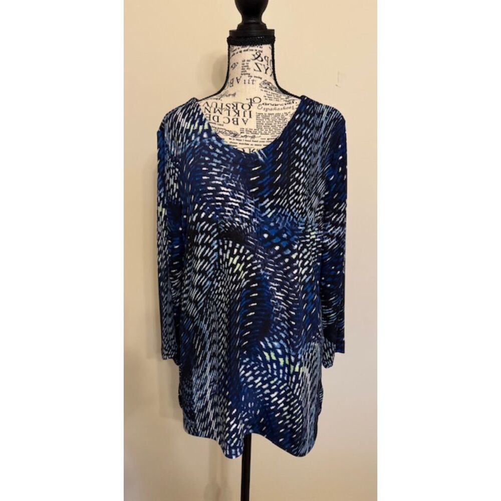 Chico's Easywear V-neck top - size 2